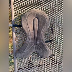 Dark brown cushion for saddle